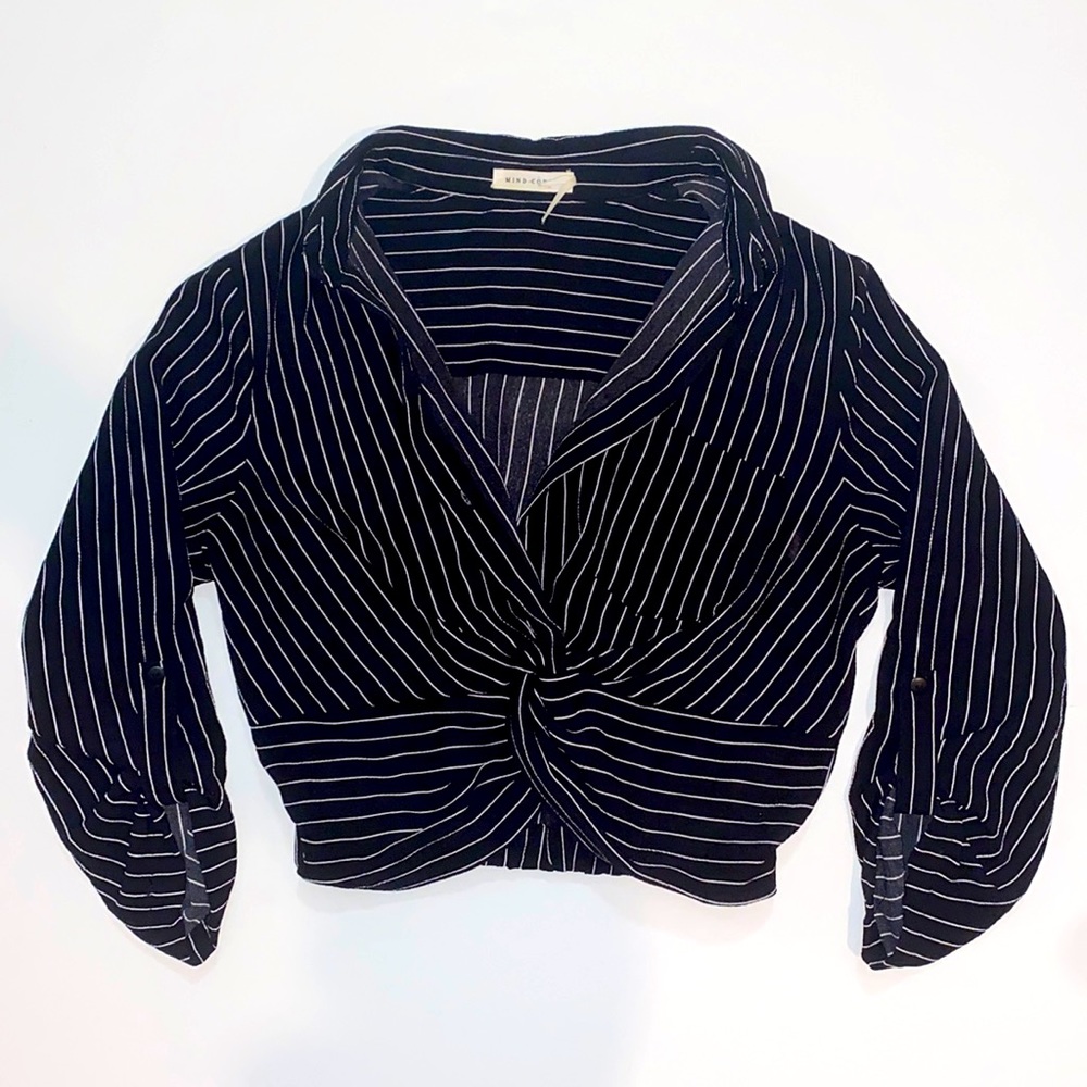 CROPPED PIN STRIPE BLOUSE